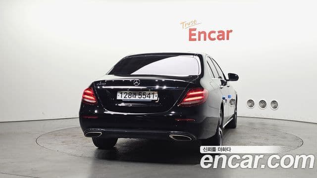 Mercedes-Benz E-Class 2019 — ფოტო 4/20