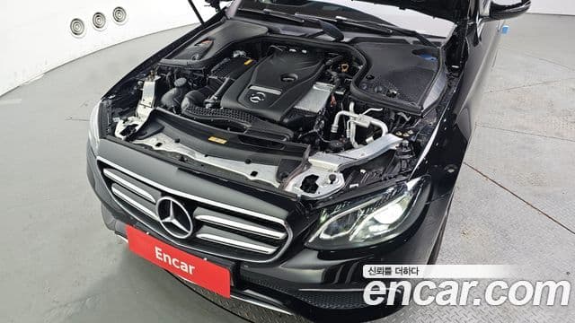 Mercedes-Benz E-Class 2019 — ფოტო 6/20