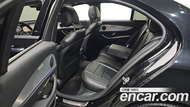 Mercedes-Benz E-Class 2019 — ფოტო 11/20