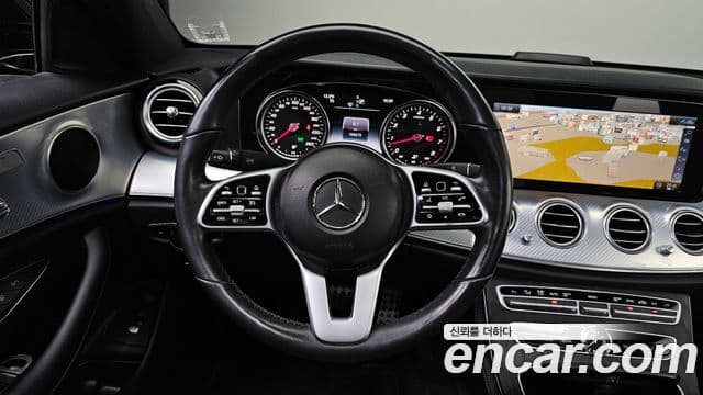 Mercedes-Benz E-Class 2019 — ფოტო 15/20