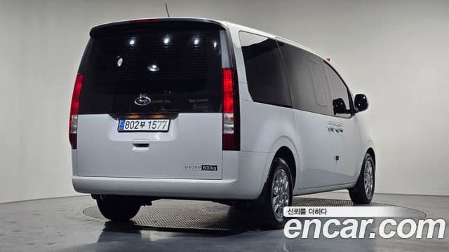 Hyundai Staria 2023 — ფოტო 2/20