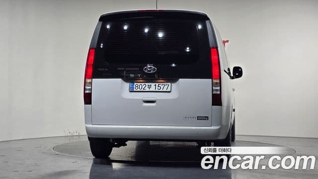 Hyundai Staria 2023 — ფოტო 4/20