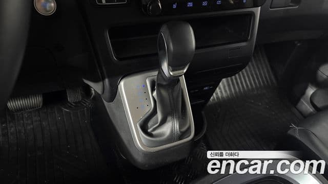 Hyundai Staria 2023 — ფოტო 9/20