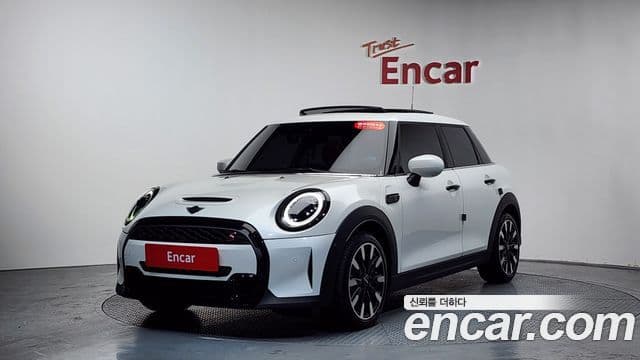 Mini Cooper S 2023 — ფოტო 11/20