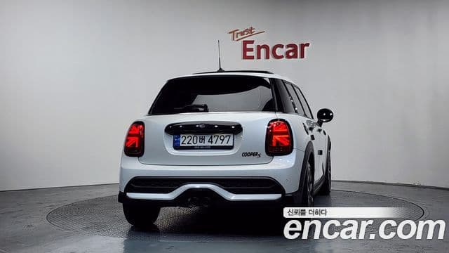 Mini Cooper S 2023 — ფოტო 4/20