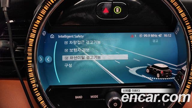 Mini Cooper S 2023 — ფოტო 18/20