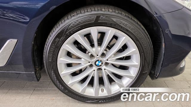 BMW 5 Series 2020 — ფოტო 10/20