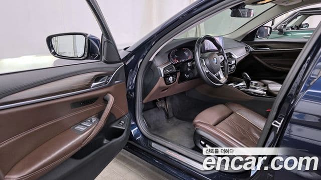 BMW 5 Series 2020 — ფოტო 14/20