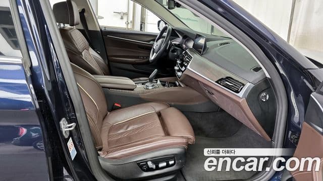 BMW 5 Series 2020 — ფოტო 2/20