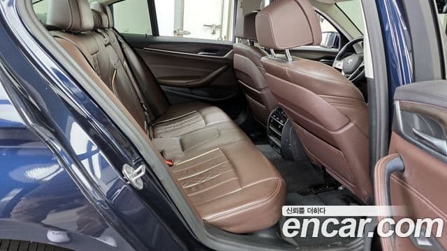 BMW 5 Series 2020 — ფოტო 17/20