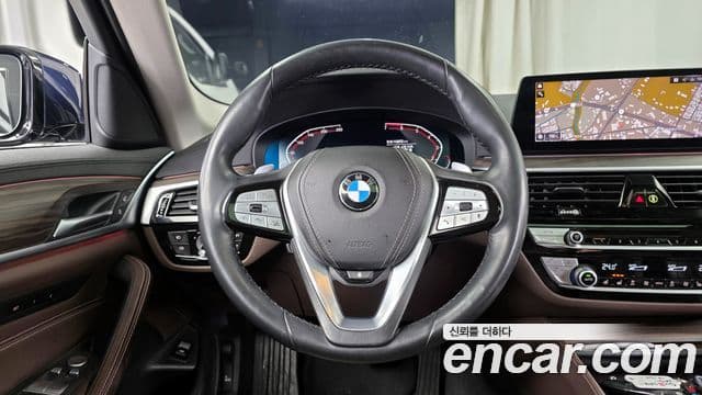 BMW 5 Series 2020 — ფოტო 19/20