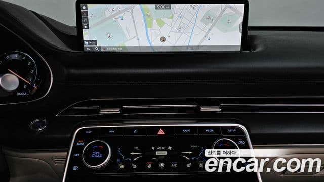Genesis GV80 2020 — ფოტო 14/20