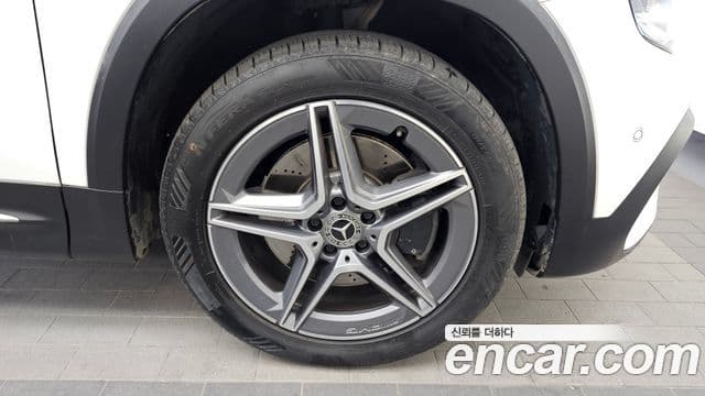 Mercedes-Benz GLB-Class 2020 — Photo 13/20