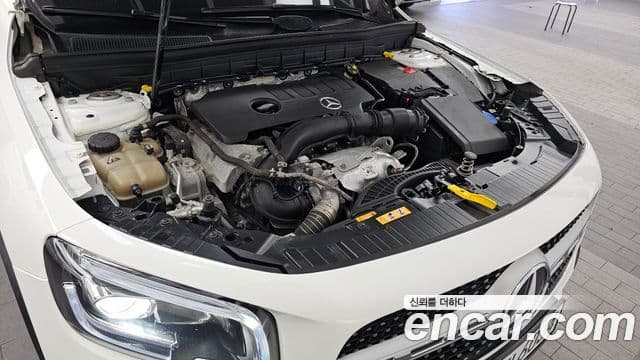 Mercedes-Benz GLB-Class 2020 — Photo 9/20