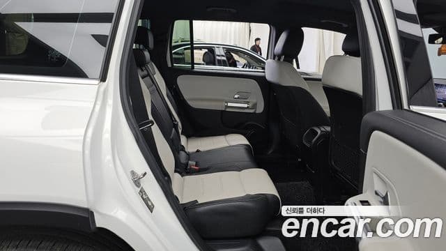Mercedes-Benz GLB-Class 2020 — Photo 8/20