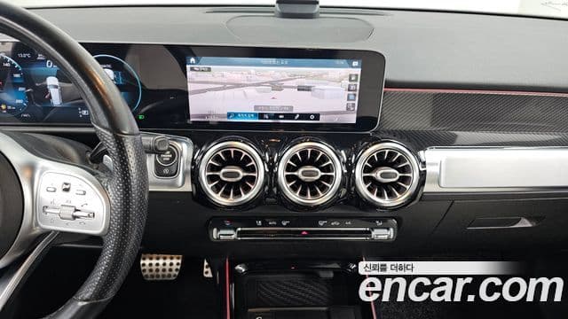 Mercedes-Benz GLB-Class 2020 — Photo 18/20