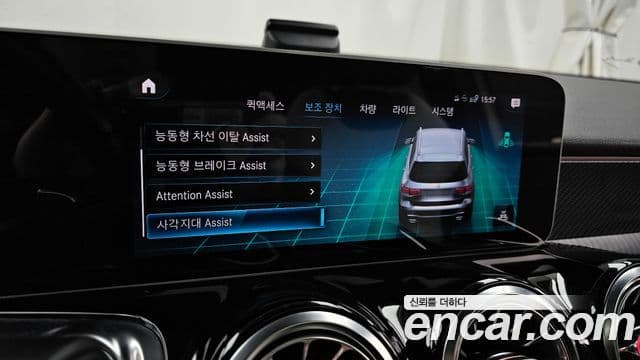 Mercedes-Benz GLB-Class 2020 — Photo 7/20