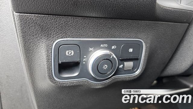 Mercedes-Benz GLB-Class 2020 — Photo 15/20