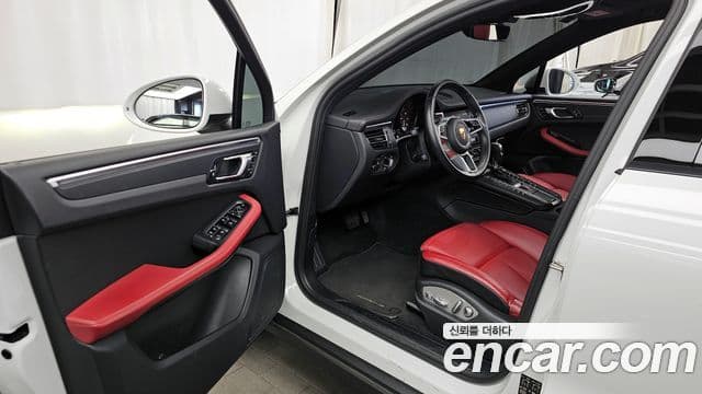Porsche Macan 2021 — Şəkil 16/20