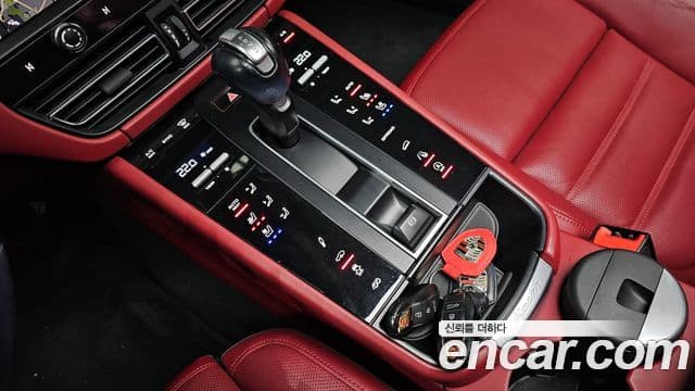 Porsche Macan 2022 — Şəkil 9/20
