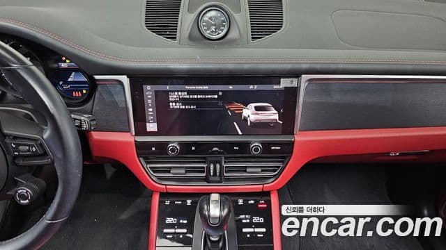 Porsche Macan 2022 — Şəkil 18/20