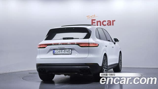 Porsche Cayenne 2022 — ფოტო 4/20