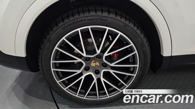 Porsche Cayenne 2022 — ფოტო 5/20