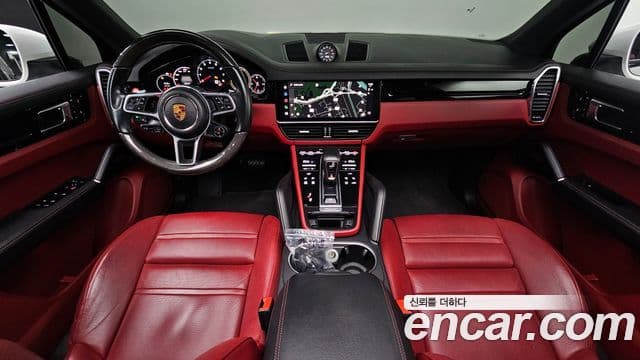 Porsche Cayenne 2022 — ფოტო 7/20