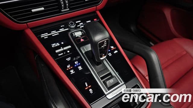 Porsche Cayenne 2022 — ფოტო 9/20