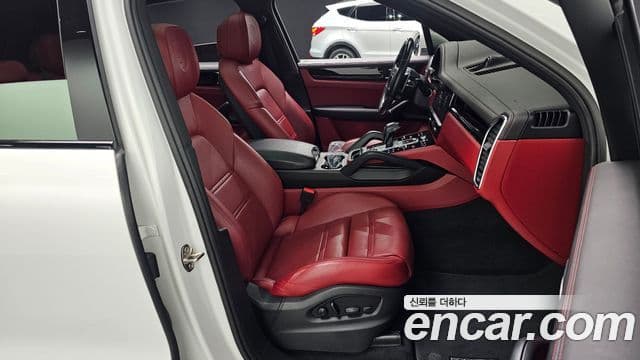 Porsche Cayenne 2022 — ფოტო 10/20