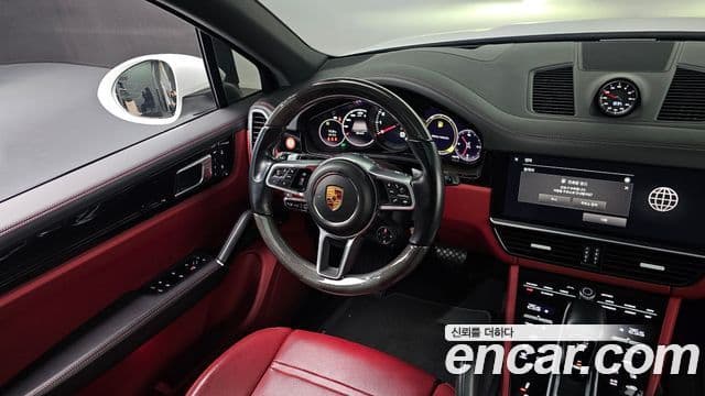 Porsche Cayenne 2022 — ფოტო 13/20