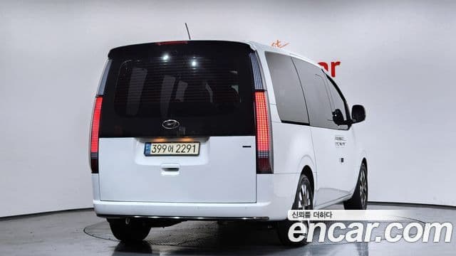 Hyundai Staria 2022 — ფოტო 2/20