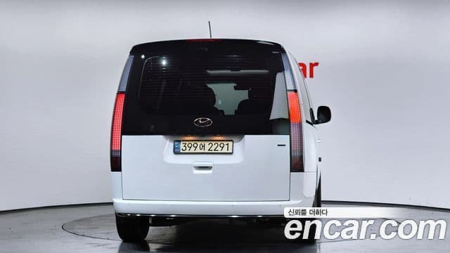 Hyundai Staria 2022 — ფოტო 4/20