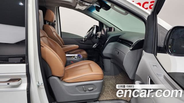 Hyundai Staria 2022 — ფოტო 11/20