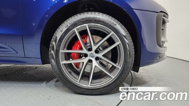 Porsche Macan 2022 — Şəkil 17/20