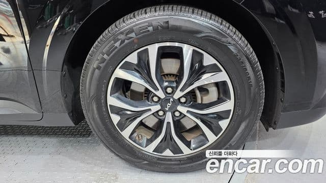 Kia Carnival 2022 — фото 5 из 20