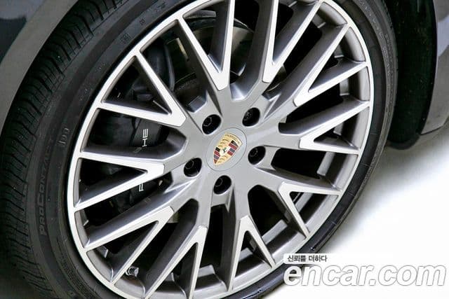 Porsche Panamera 2024 — ფოტო 7/20