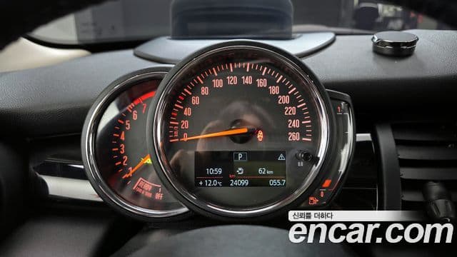 Mini Cooper 2020 — ფოტო 8/20