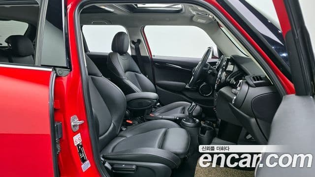 Mini Cooper 2020 — ფოტო 10/20