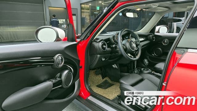 Mini Cooper 2020 — ფოტო 11/20