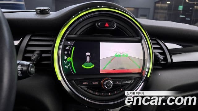 Mini Cooper 2020 — ფოტო 16/20