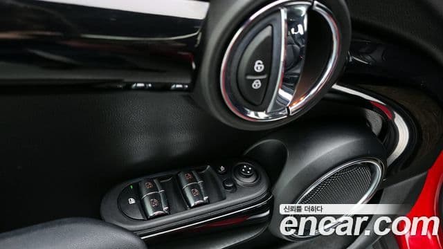 Mini Cooper 2020 — ფოტო 17/20