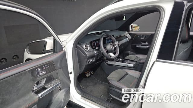 Mercedes-Benz GLB-Class 2024 — фото 9 из 20