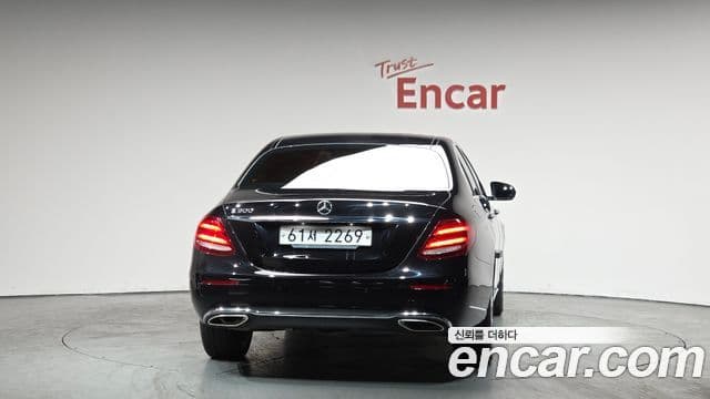 Mercedes-Benz E-Class 2018 — Фото 4/20