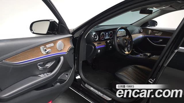 Mercedes-Benz E-Class 2018 — Фото 11/20