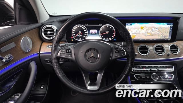 Mercedes-Benz E-Class 2018 — Фото 13/20