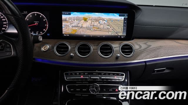 Mercedes-Benz E-Class 2018 — Фото 14/20