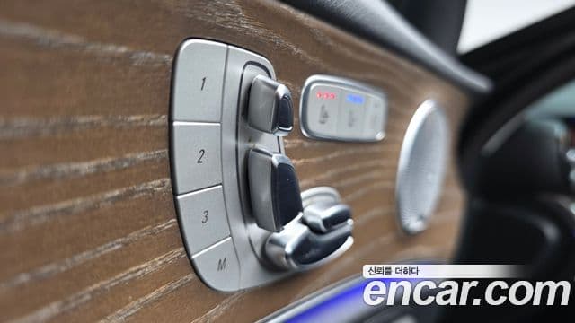 Mercedes-Benz E-Class 2018 — Фото 19/20