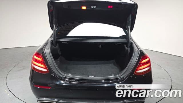 Mercedes-Benz E-Class 2018 — Фото 20/20