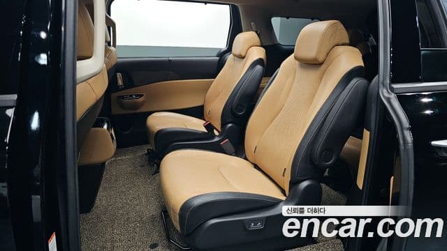 Kia Carnival 2020 — фото 12 из 20